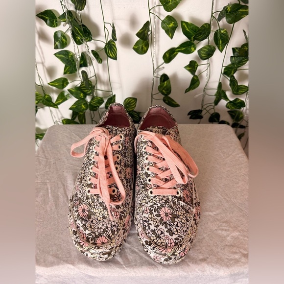 Vans Off The Wall Mono Floral Lace Up Shoes - Picture 2 of 8